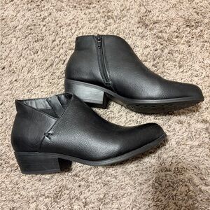AEROSOLES Black Ankle Booties